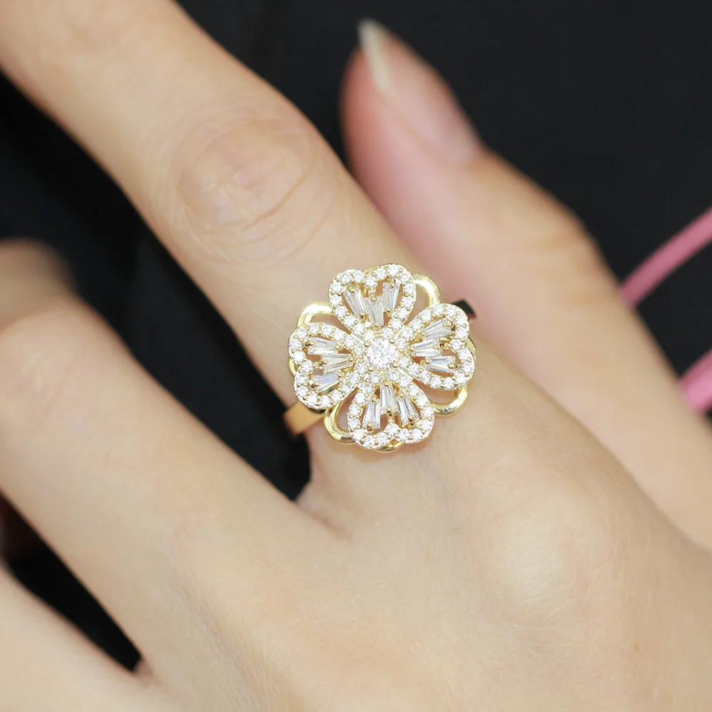 Spin Lucky Clover Ring