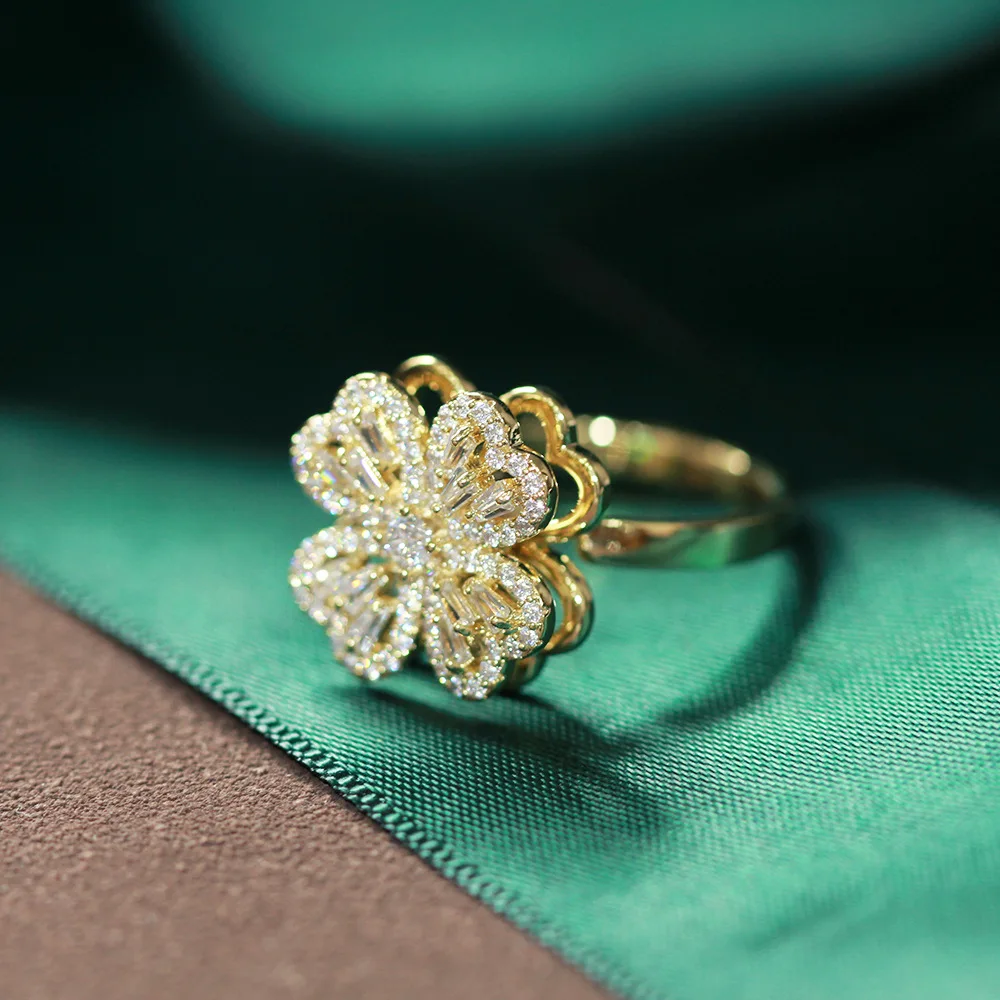 Spin Lucky Clover Ring