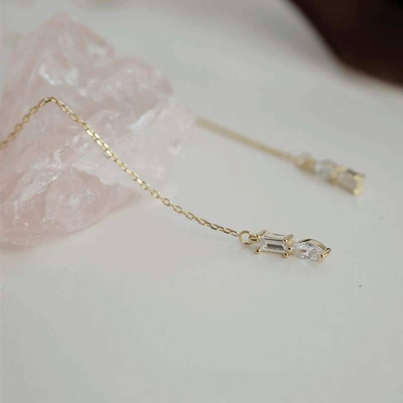 Dorra Baguatte Threader Earrings