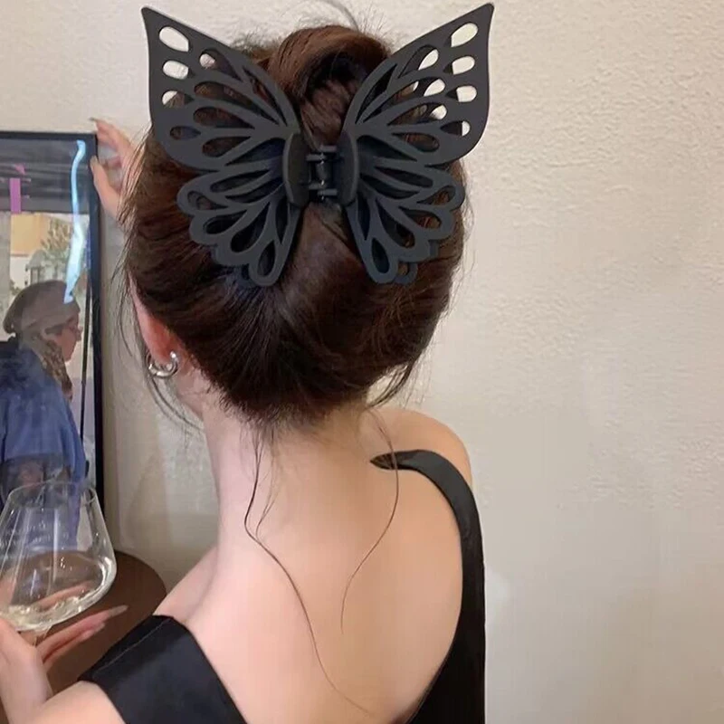 Butterfly Clip With Tassel Chain