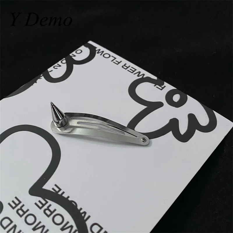 Curved metal horn hair clips | Silver Cat Claw