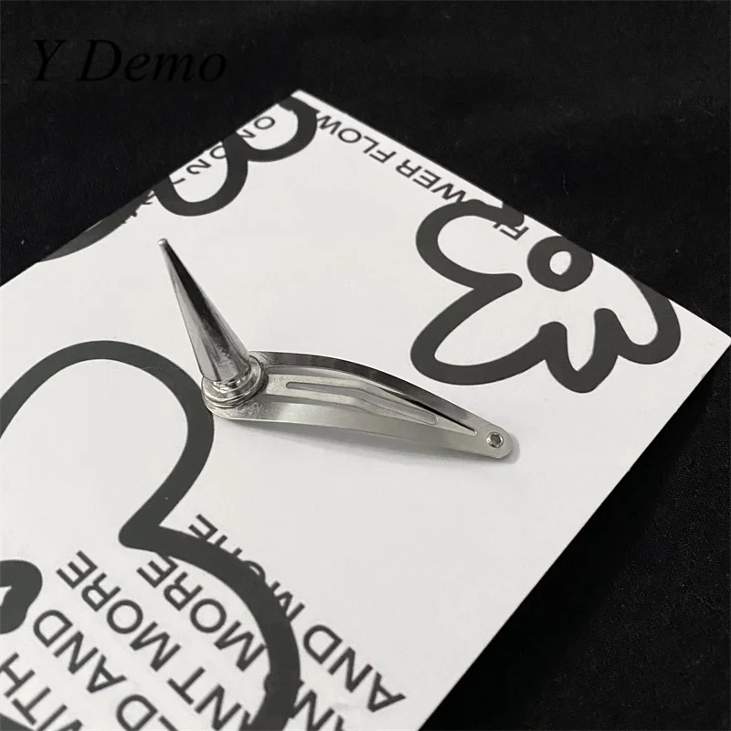 Curved metal horn hair clips | Silver Cat Claw