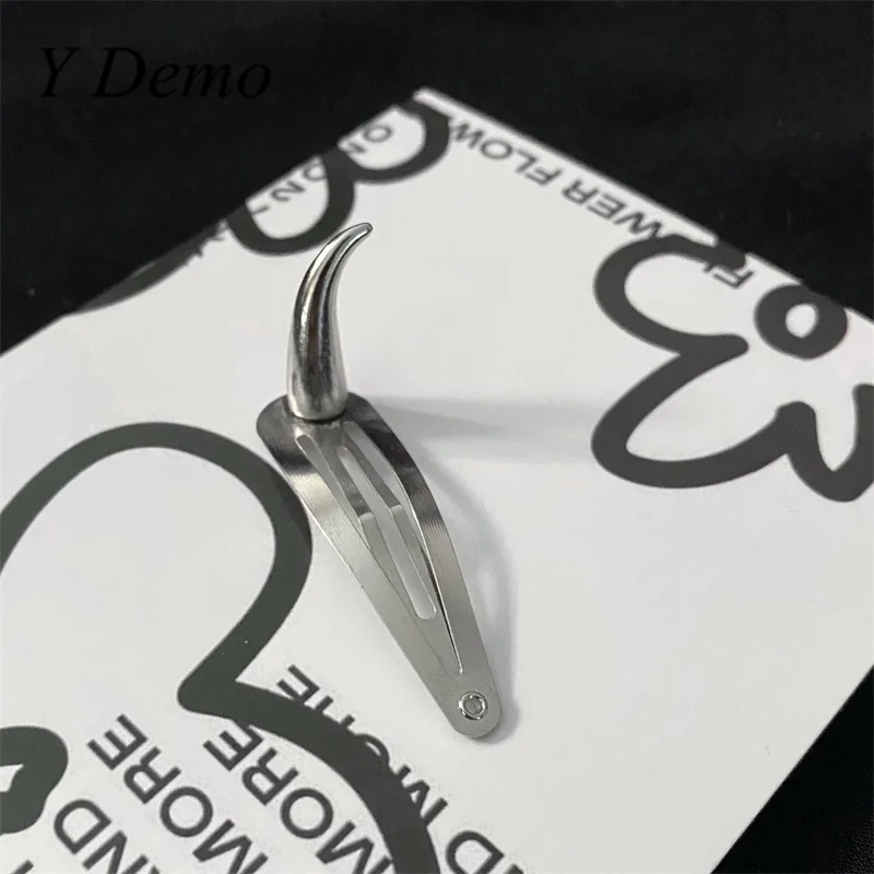 Curved metal horn hair clips | Silver Cat Claw