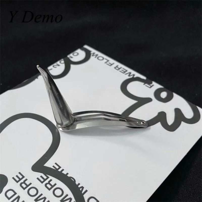 Curved metal horn hair clips | Silver Cat Claw