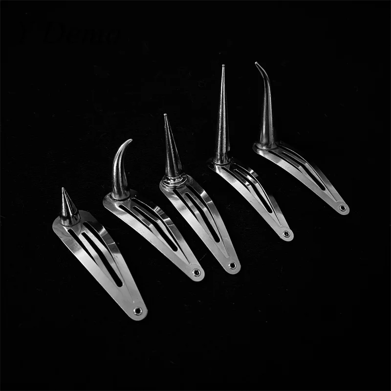 Curved metal horn hair clips | Silver Cat Claw